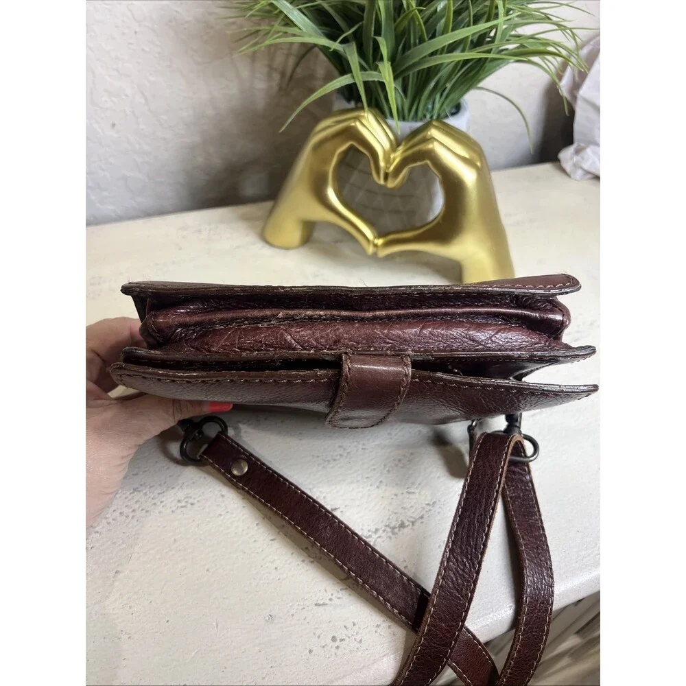 Vintage Mancini Leather Envelope Style Leather Crossbody Handbag With Lock/Key